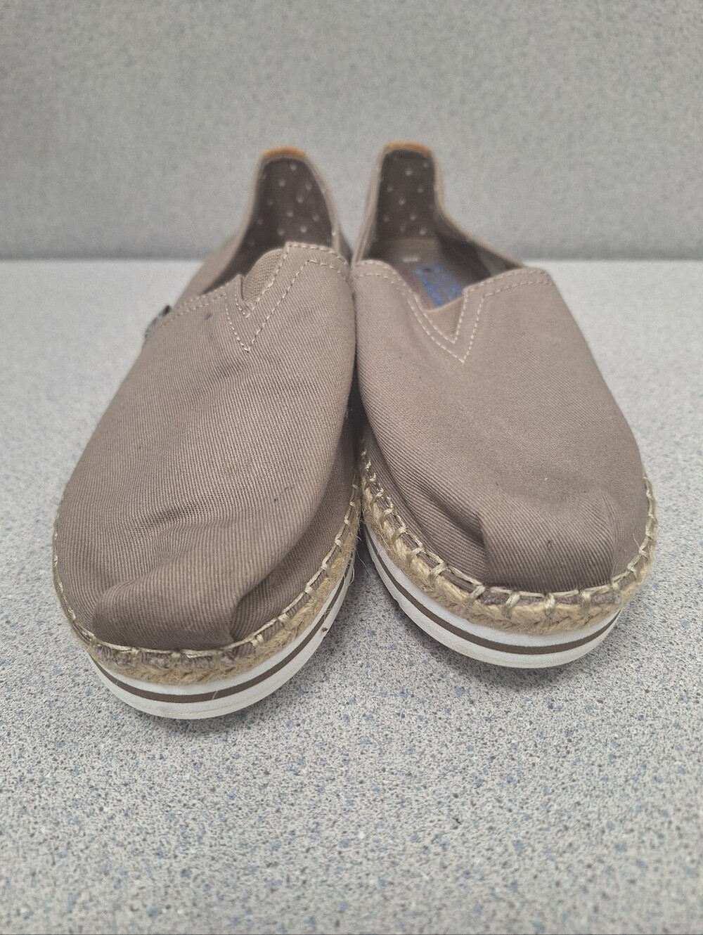 BOBS by Skechers Taupe Slip-On Espadrille Flats Size 8M - Picture 2 of 6